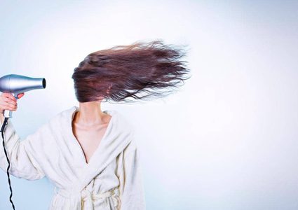 كم مرة يجب أن تغسل شعرك؟ خبير متخصص يجيب