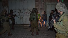 اعتقالات في الضفة وإصابة أحد جنود الاحتلال
