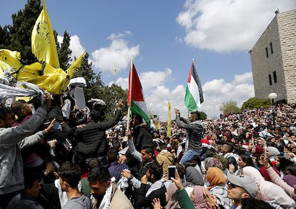 فتح تحتفل بفوز الشبيبة في انتخابات مجلس طلبة بير زيت