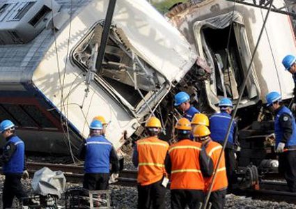 اصابات اثر انحراف قطار عن مساره في "كفر الشيخ" بمصر