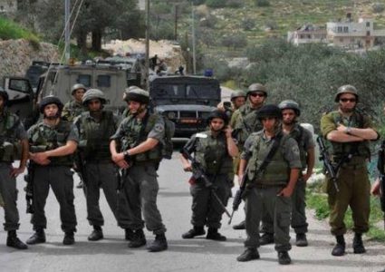 قوة كبيرة من عناصر الاحتلال  تتواجد في محيط منزل ارفاعية