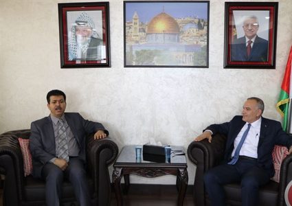 وزير الاتصالات يبحث مع السفير التونسي سبل التعاون المشترك