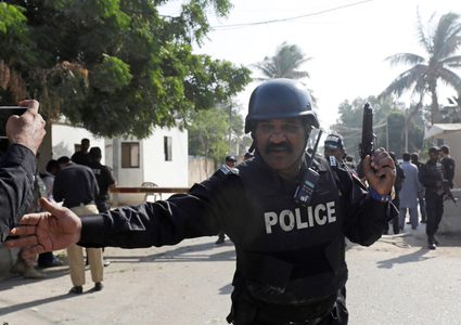 مقتل 14 شخصا بعد اختطاف مسلحين لحافلة جنوب غربي باكستان