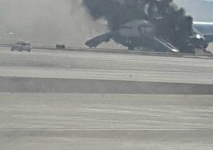 شاهد لحظات "مرعبة" داخل طائرة قبيل إقلاعها