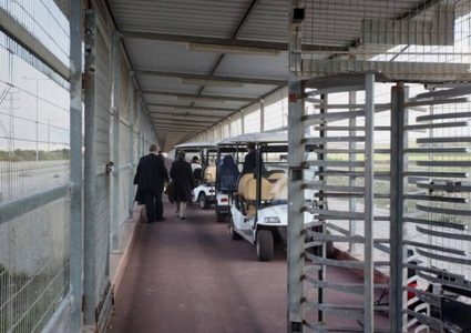 وصول وفد من البنك الدولي وقافلة أدوية أردنية لغزة