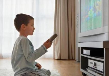 دراسة: مشاهدة الطفل التلفاز بكثرة يعرضه لاضطراب فرط الحركة