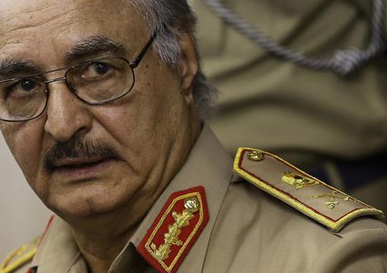 ترامب يبحث مع حفتر مكافحة الإرهاب في ليبيا