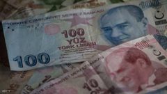 الليرة التركية في انحدار ومخاوف بشأن احتياطيات المركزي