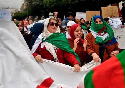 في الجمعة التاسعة.. الجزائريون يريدون مزيدا من التنازلات