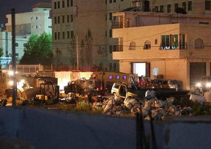 الاحتلال يهدم منزل عائلة الأسير إرفاعية في الخليل