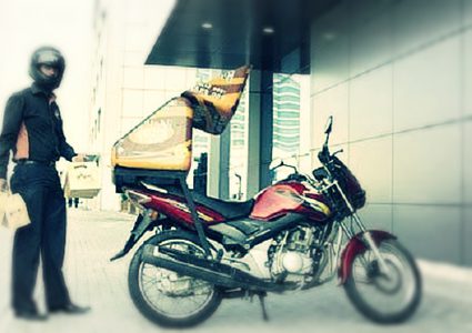 الشرطة تطلب المساعدة لايقاف عامل توصيل "دليفري"يرعب نساء لندن