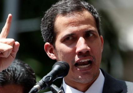 زعيم المعارضة يدعو لتنظيم "أكبر مسيرة في التاريخ" لخلع مادورو