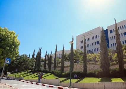 أول مركز فلسطيني لإجراء دراسات التكافؤ الحيوي في جامعة النجاح