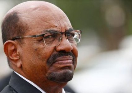 7 قرارات عجّلت بسقوط عمر البشير