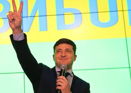 فوز زيلينسكي بالرئاسة في أوكرانيا بعد حصوله على 73.2% من الأصوات