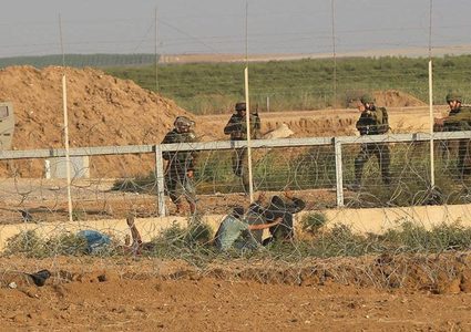 الاحتلال يعتقل شابين اجتازا السياج شمال قطاع غزة