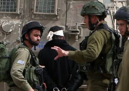 هيئة الأسرى: الاحتلال ينكل بشاب من مخيم الجلزون خلال اعتقاله فجرا