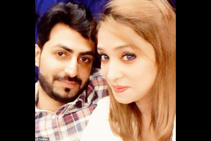 "صور" زوج باكستاني يعذب زوجته أمام أصدقائه لرفضها الرقص لهم