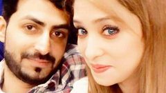 "صور" زوج باكستاني يعذب زوجته أمام أصدقائه لرفضها الرقص لهم