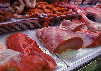 مواد غذائية تزيد خطر الإصابة بسرطان الأمعاء