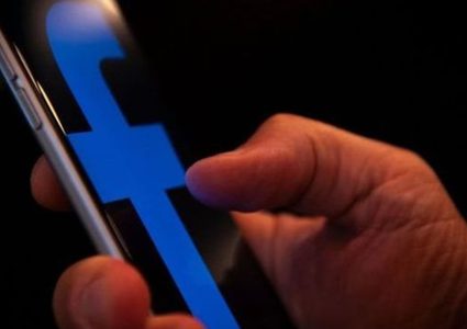 مسئولون أمريكيون يفكرون في الإشراف على إدارة زوكربيرج لفيس بوك