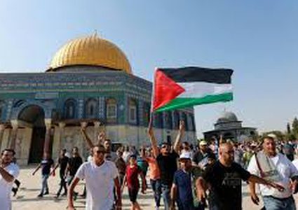 الاحتلال يبعد 4 مقدسيين عن منازلهم