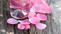 9 فوائد لشرب ماء الورد في الصباح