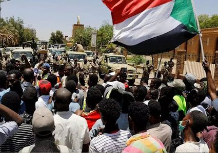 احتجاز عدد من كبار مسؤولي الحزب الحاكم السابق بالسودان