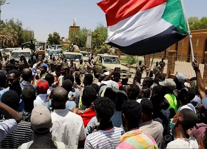 احتجاز عدد من كبار مسؤولي الحزب الحاكم السابق بالسودان
