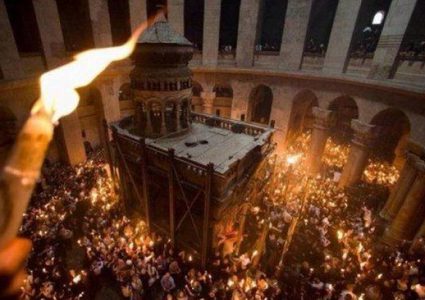 الطوائف المسيحية التي تسير حسب التقويم الغربي تحتفل بعيد الفصح