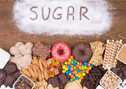 ماذا يحدث فى جسمك خلال ساعة من تناول السكر بشراهة؟؟