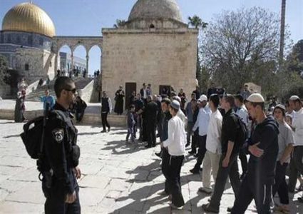 أكثر من 400 مستوطن يقتحمون المسجد الأقصى