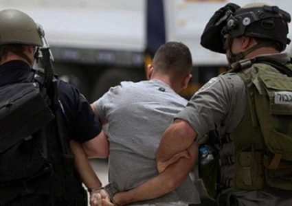 الاحتلال يزعم اعتقال 3 مواطنين من جنين بتهمة حيازة سلاح