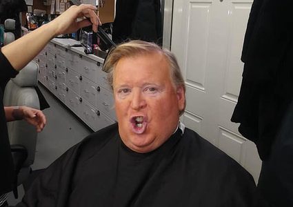 يخلق من الشبه أربعين .. عامل أمريكى يشبه دونالد ترامب