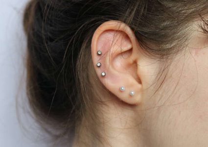 لماذا يتسبب وضع القطن في الأذن بالسعال