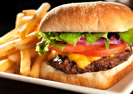 طريقة توقف أبنائك عن تناول الوجبات السريعة