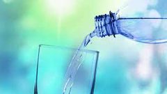 دراسة: عدم شرب المياه يزيد من استهلاك الأطفال للمشروبات السكرية