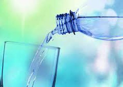 دراسة: عدم شرب المياه يزيد من استهلاك الأطفال للمشروبات السكرية