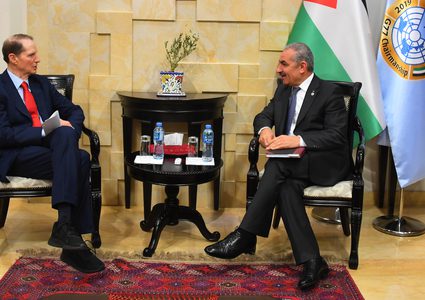 اشتية: قرارات الإدارة الأمريكية أسوأ من النص المكتوب لصفقة القرن