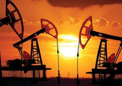 النفط يقفز لذروة 2019