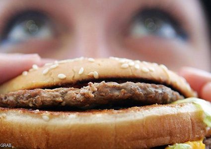 طريقة فعالة "تكرّه" المراهقين بالوجبات السريعة