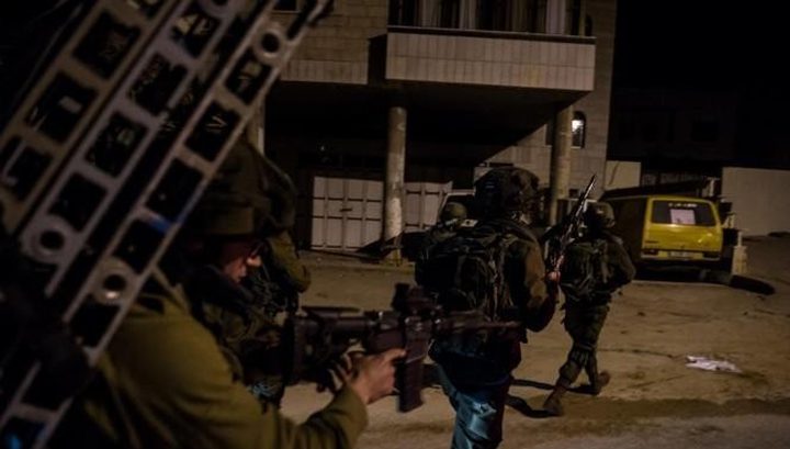 حملة مداهمات واعتقالات بالضفة