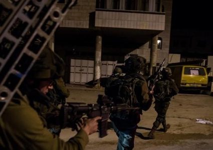 حملة مداهمات واعتقالات بالضفة