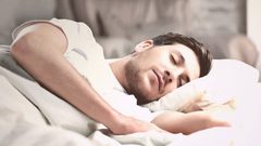 مراحل يمر بها الدماغ خلال النوم للحصول على الطاقة وتنشيط الذاكرة