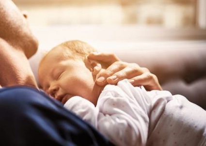دراسة: الآباء الجدد لا ينالون قسطا كافيا من النوم
