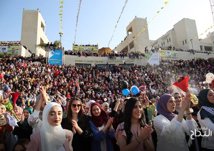في احتفالات تخرجهم قالوا :"النجاح تجمعنا"