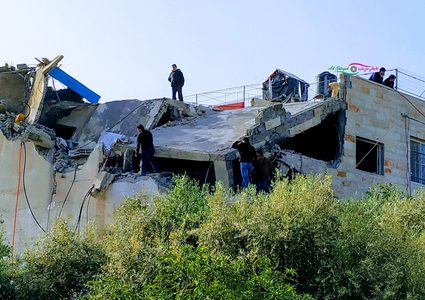 قوات الاحتلال تُفجر منزل عائلة الشهيد عمر أبو ليلى