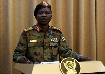 السودان.. المجلس العسكري الانتقالي ينظر باستقالة ثلاثة من أعضائه