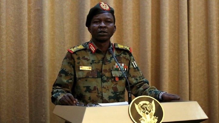 السودان.. المجلس العسكري الانتقالي ينظر باستقالة ثلاثة من أعضائه