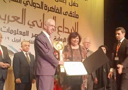 فوز الأديب يحيى يخلف بجائزة ملتقى الرواية العربية